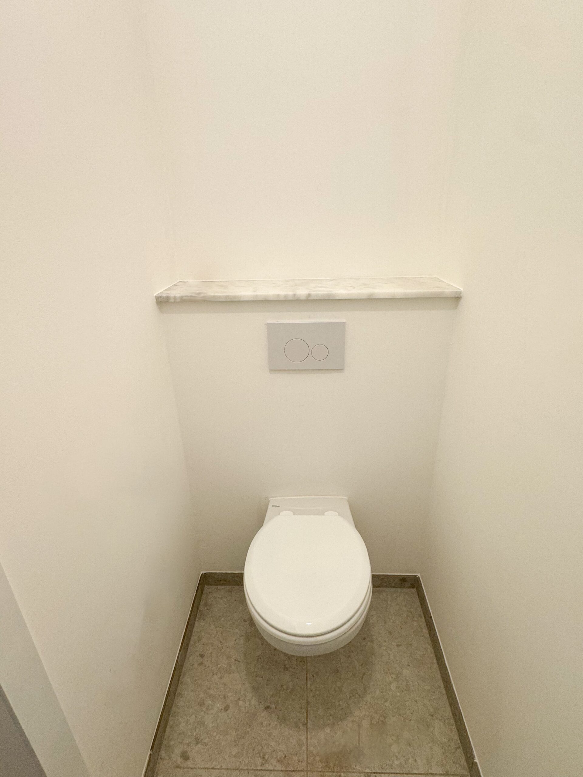 Toilette séparée dans l'entrée